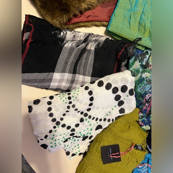 1️⃣2️⃣Lot of 12 Random Scarves-Varying Colors/Sizes/Brands/Materials/Conditions - Picture 9 of 17